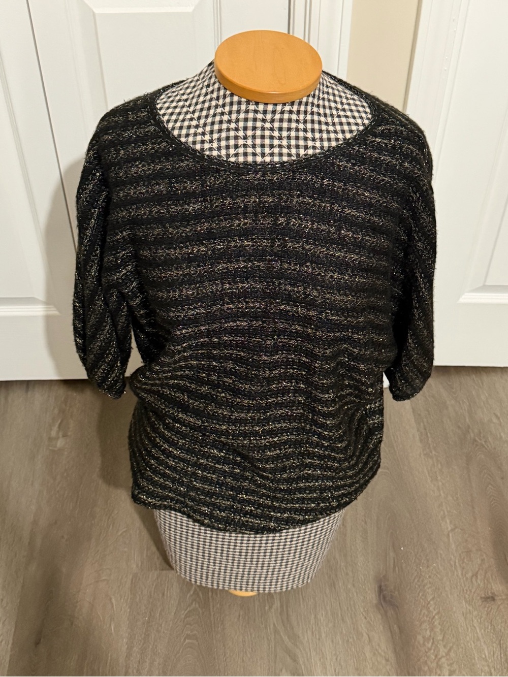Forever 21 Black and gold sweater top size L
